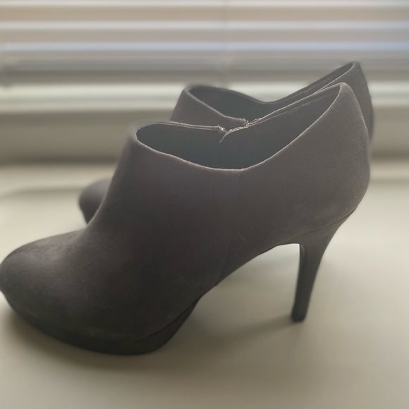 Liz Claiborne, charcoal suede booties - Picture 4 of 8
